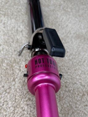 Hot Tools PINK Curling Iron. Adjustable Temperature 280-410 degrees